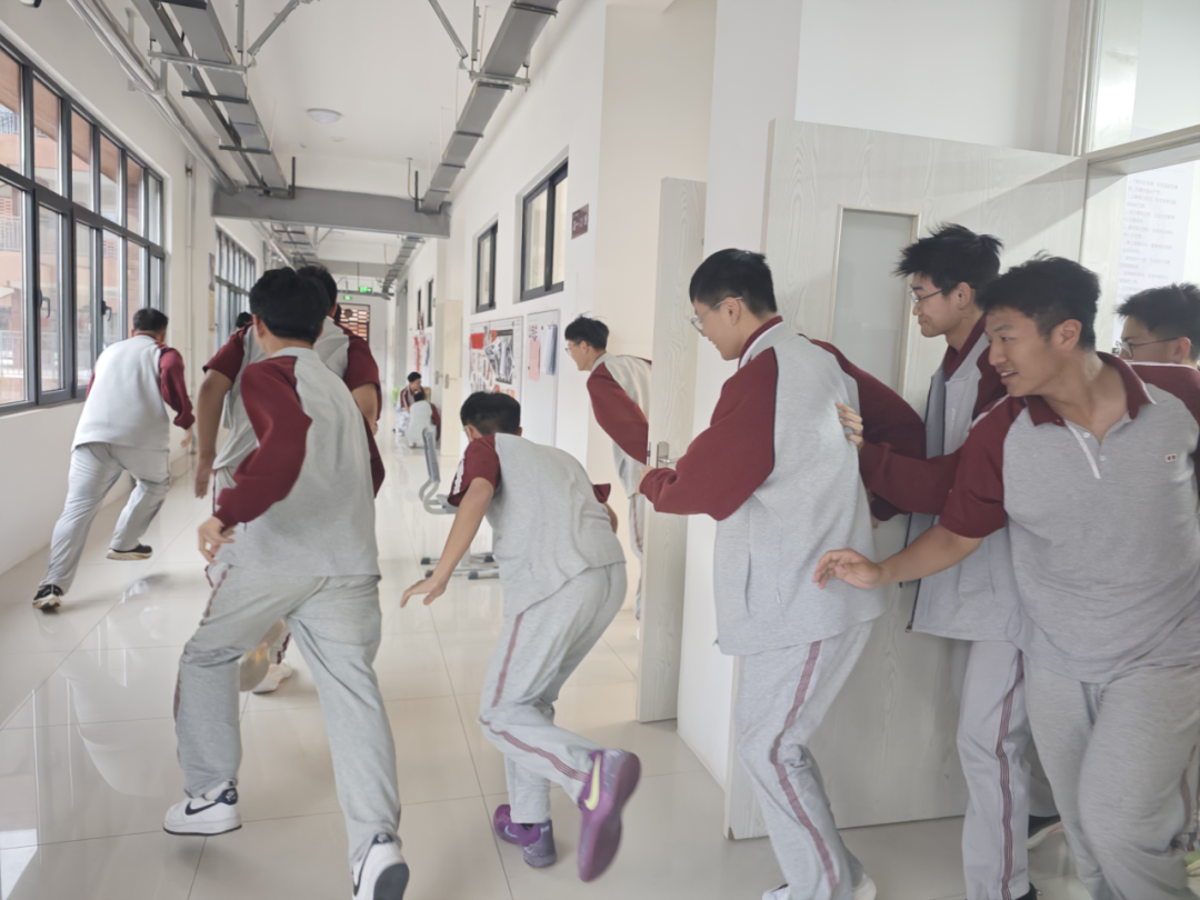 济南德雅高级中学防震减灾安全疏散演练